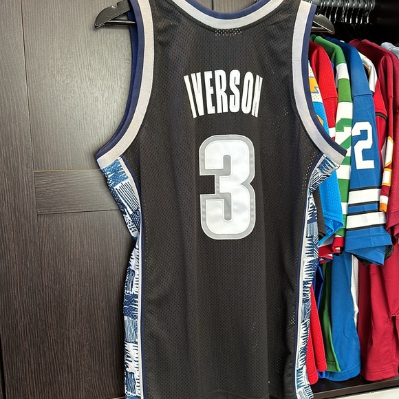 Mitchell & Ness Allen Iverson NCAA Georgetown Hoyas 1995-96 Authentic Jersey - Picture 7 of 8